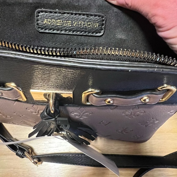 đź–¤NWT-Adrienne Vittadini Marsellies Signature Collection Domed Crossbodyđź–¤ - Picture 5 of 9